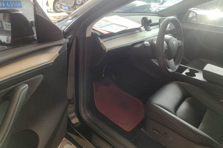 Tesla Model Y 2023 #16 Tesla Model Y 2023 car image #16