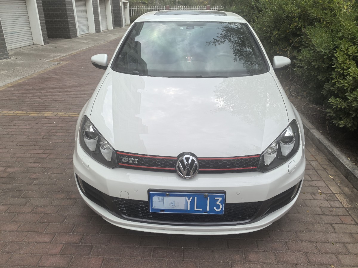 Volkswagen GolfGTI 2010 Volkswagen GolfGTI 2010 car image