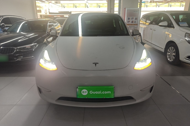 Tesla Model Y 2024 #3 Tesla Model Y 2024 car image #3