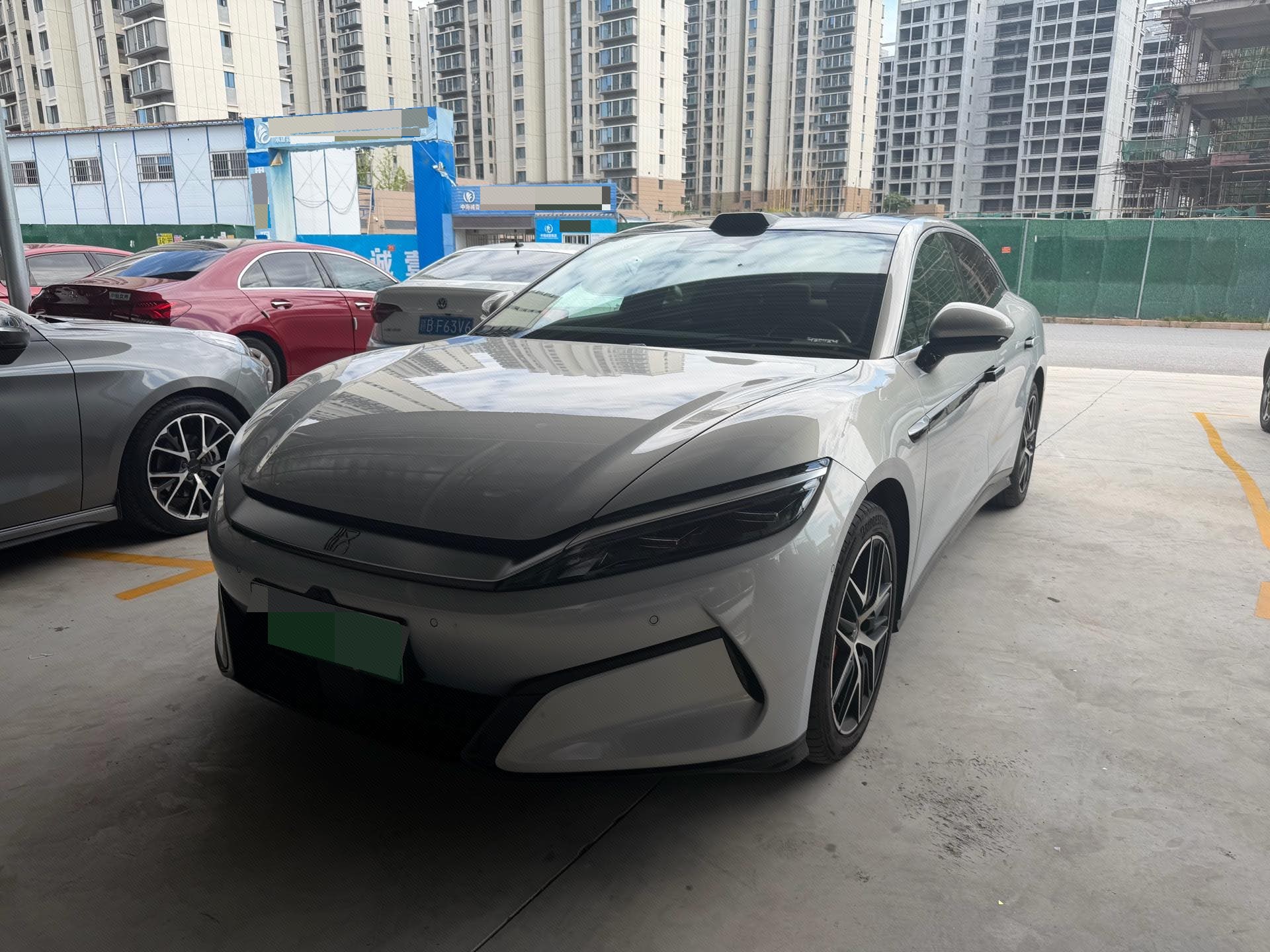 BYD HanL 2025 BYD HanL 2025 car image