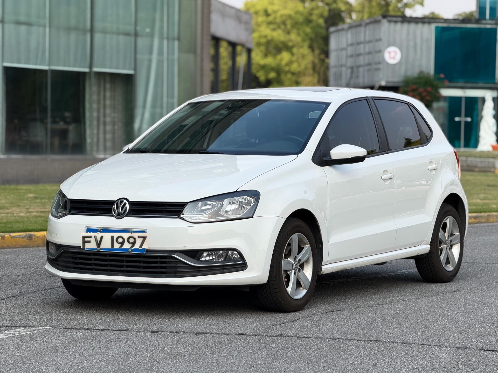 Volkswagen Polo 2017 Volkswagen Polo 2017 car image