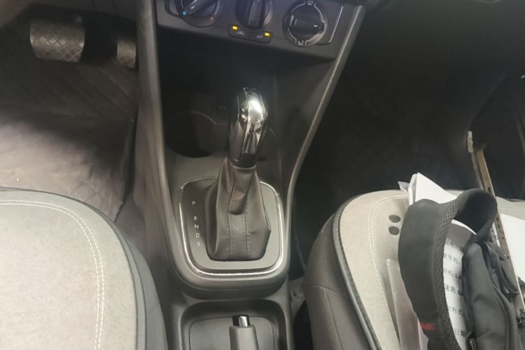 Volkswagen Polo 2018 car image #14