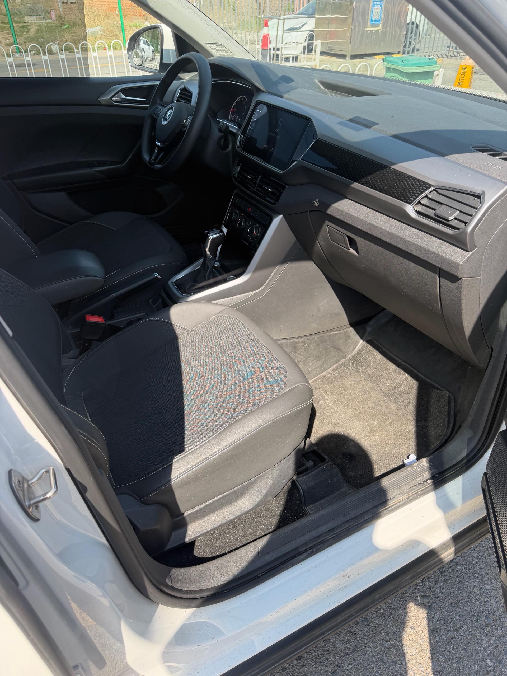 Volkswagen T-Cross 2021 immagine di auto #6