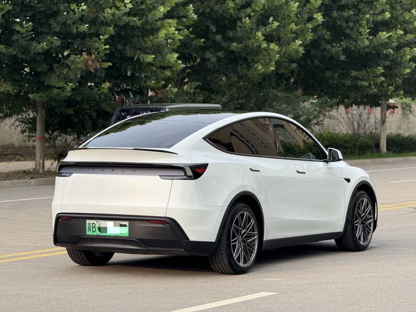 Tesla Model Y 2025 #7 Tesla Model Y 2025 car image #7