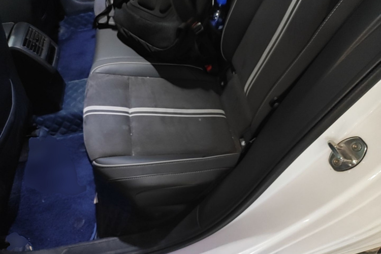 Volkswagen Golf 2024 car image #17