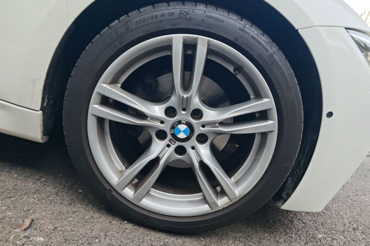 BMW 3 Series 2019 car image #9