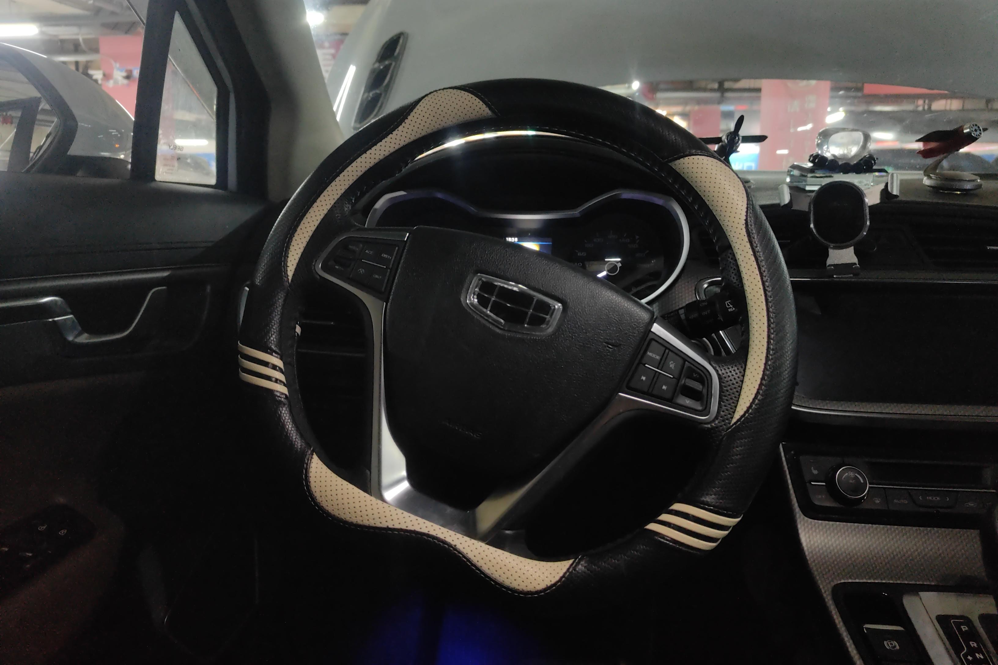 GEELY Emgrand GS 2018 immagine di auto #8