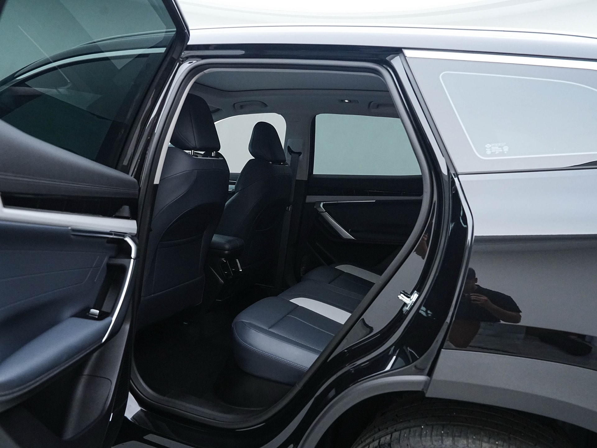 GEELY Boyue L 2025 car image #8