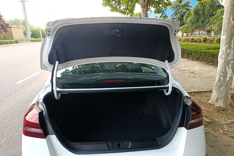 GEELY Emgrand 2021 car image #19