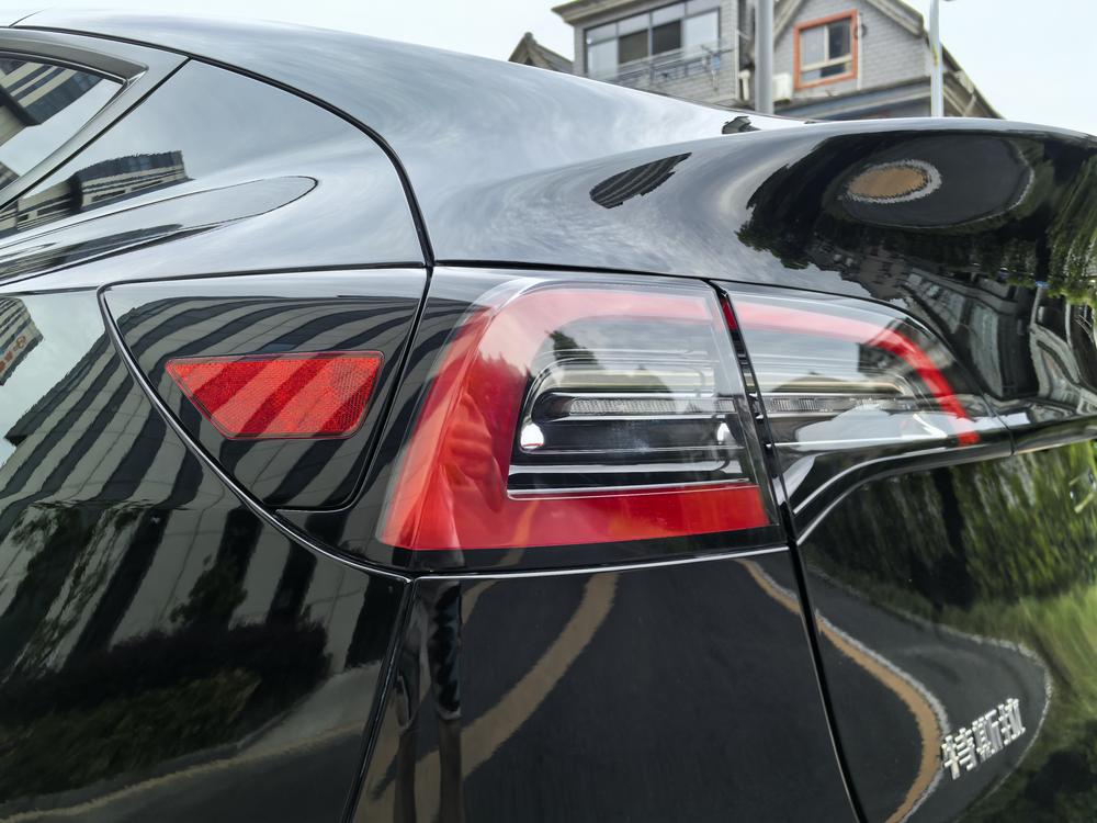 Tesla Model Y 2023 #7 Tesla Model Y 2023 car image #7