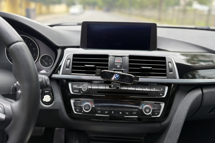 BMW 3 Series 2017 car image #16