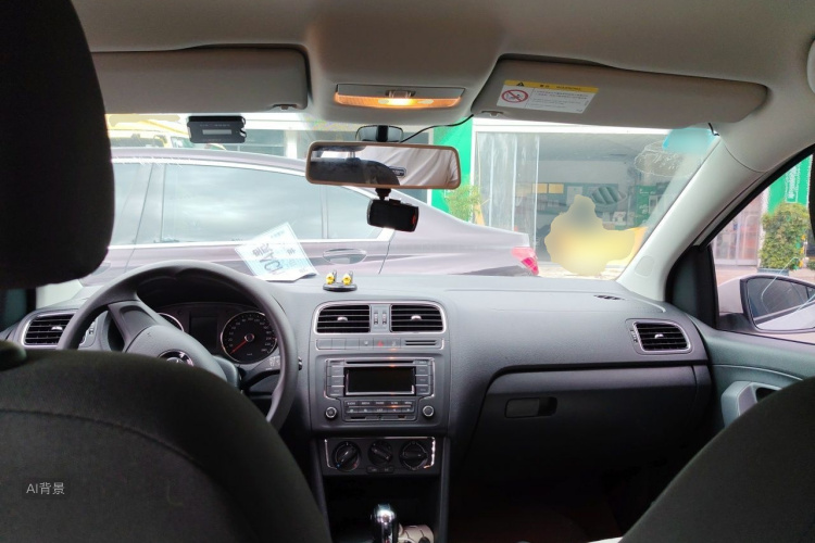 Volkswagen Polo 2015 car image #11