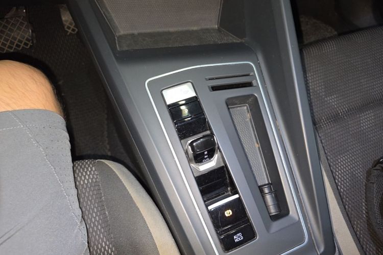 Volkswagen Golf 2023 car image #18