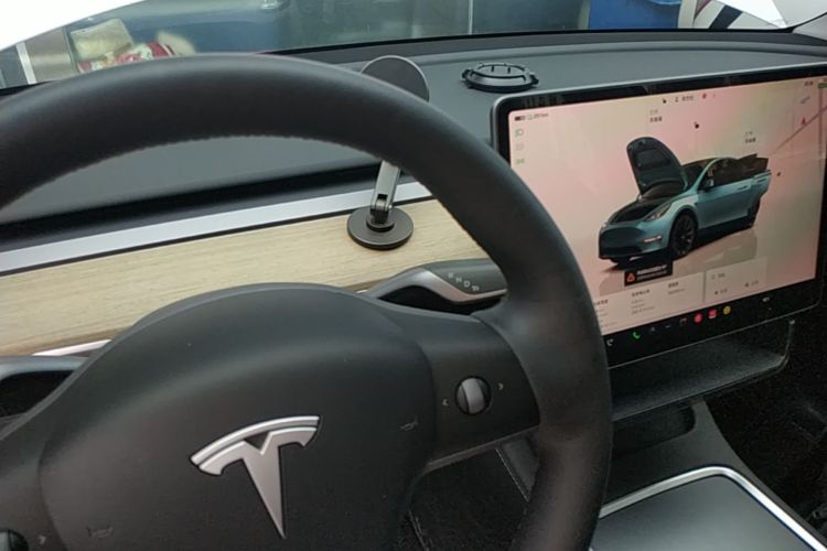 Tesla Model Y 2023 #14 Tesla Model Y 2023 car image #14