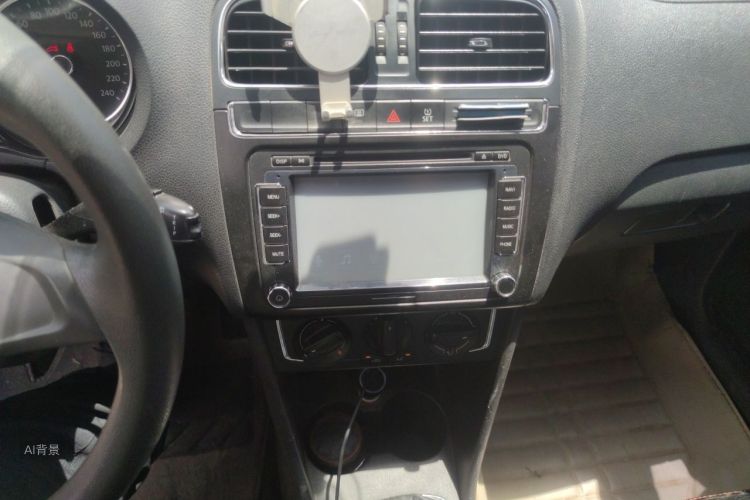 Volkswagen Polo 2015 car image #15