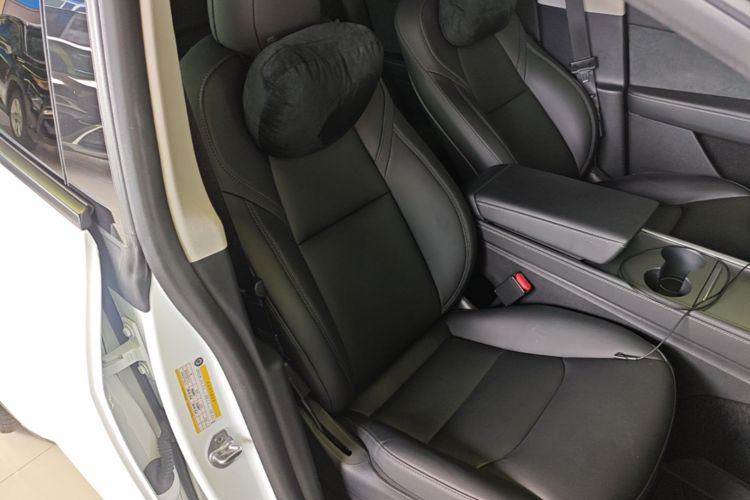 Tesla Model Y 2021 car image #24
