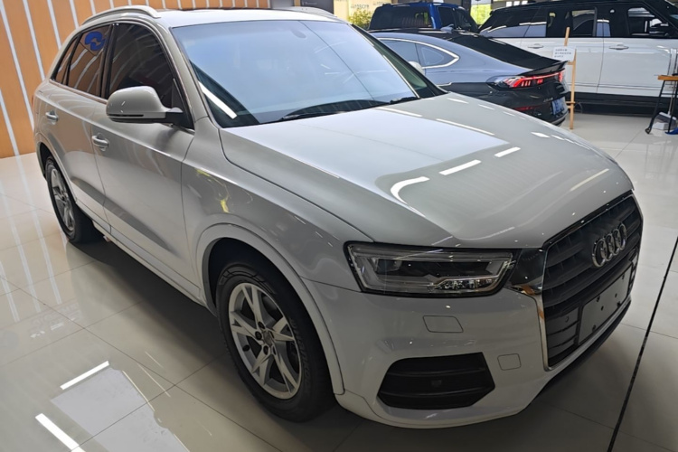 Audi Q3 2018 car image #6