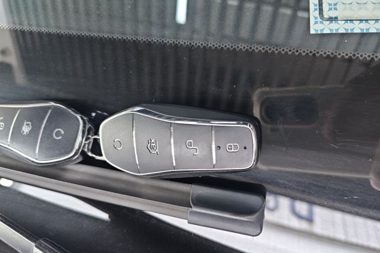 BYD Han 2023 car image #9