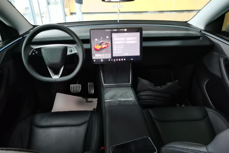 Tesla Model Y 2025 #10 Tesla Model Y 2025 immagine di auto #10