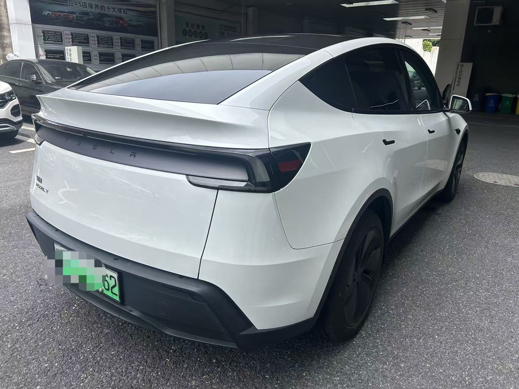 Tesla Model Y 2025 #3 Tesla Model Y 2025 car image #3