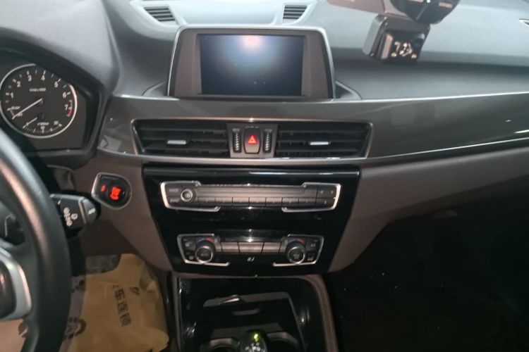 BMW X1 2018 #13 BMW X1 2018 car image #13