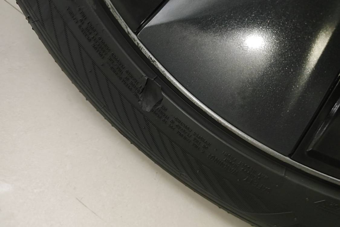 Tesla Model Y 2024 car image #20