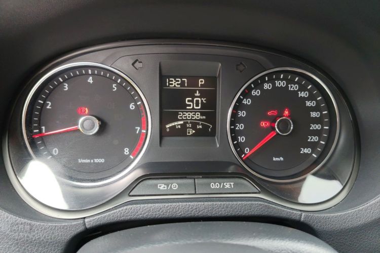 Volkswagen Polo 2015 car image #14
