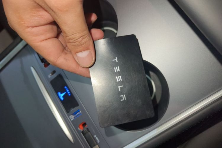 Tesla Model Y 2021 immagine di auto #9