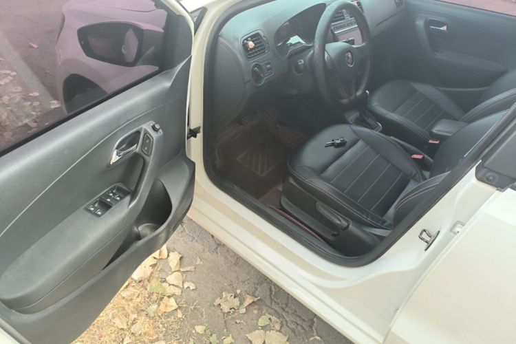 Volkswagen Polo 2019 car image #16