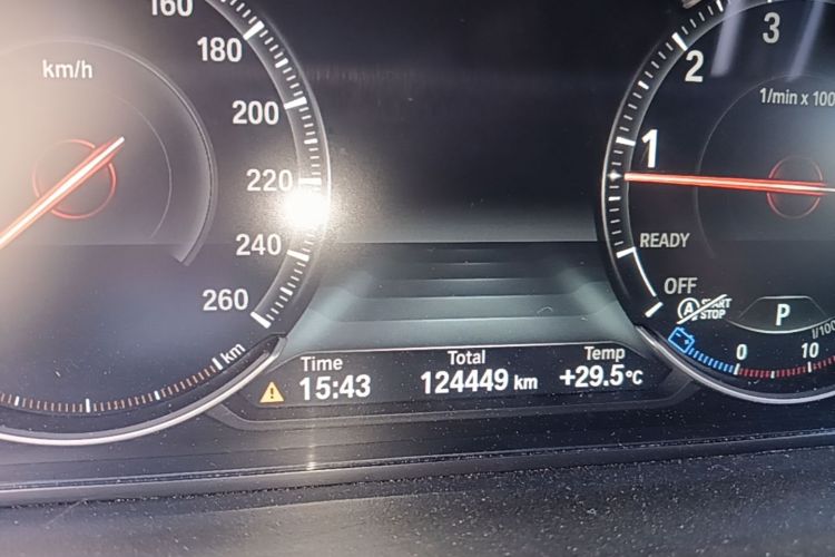 BMW 3 Series 2019 car image #12