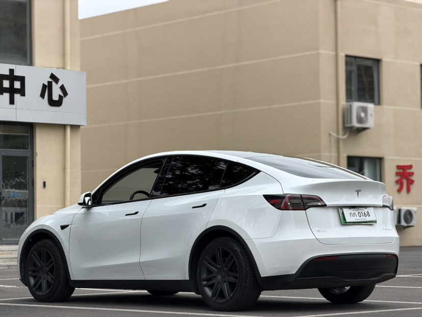 Tesla Model Y 2024 #7 Tesla Model Y 2024 car image #7
