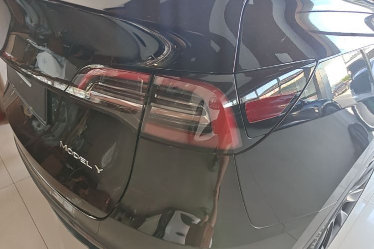Tesla Model Y 2022 car image #8