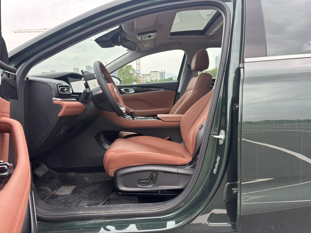 GEELY Emgrand 2025 #12 GEELY Emgrand 2025 car image #12
