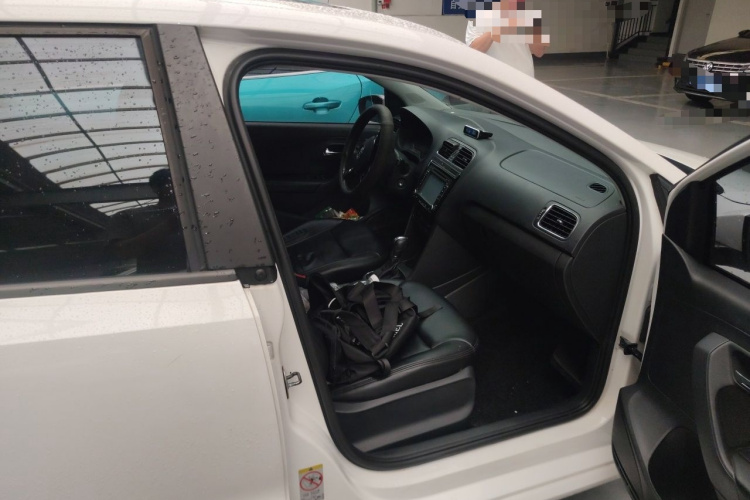Volkswagen Polo 2016 car image #27