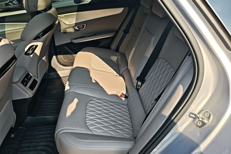 BYD Han 2025 car image #17