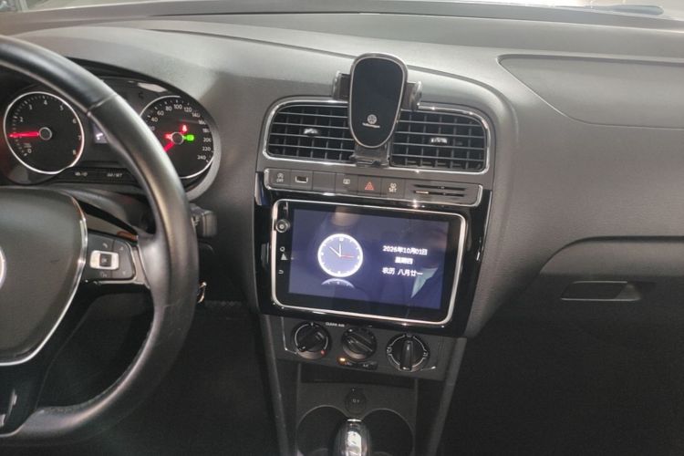 Volkswagen Polo 2018 car image #13