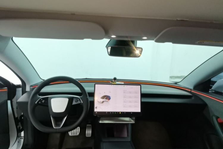 Tesla Model 3 2026 car image #11