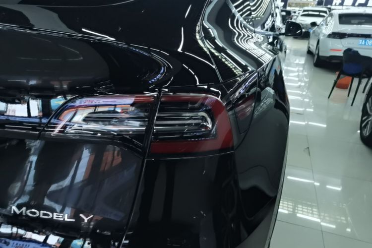 Tesla Model Y 2022 car image #8