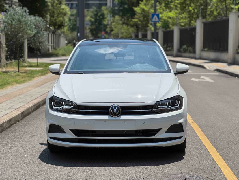Volkswagen Polo 2023 car image #2
