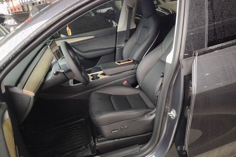 Tesla Model Y 2022 car image #15