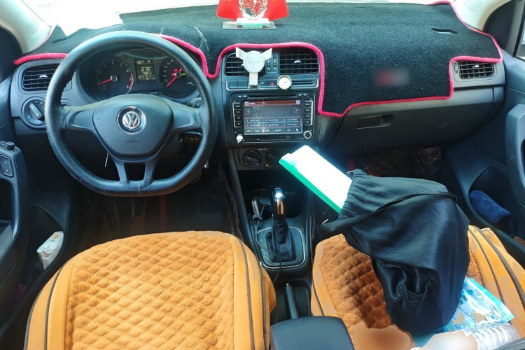 Volkswagen Polo 2016 car image #7