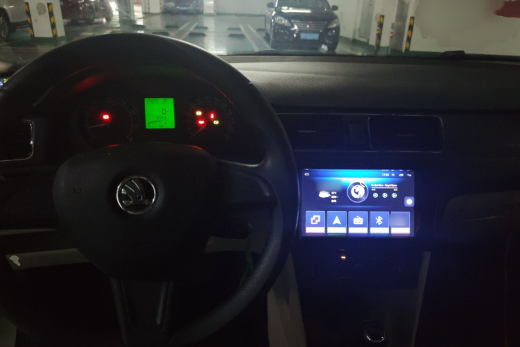 Skoda Rapid 2017 image de voiture #12