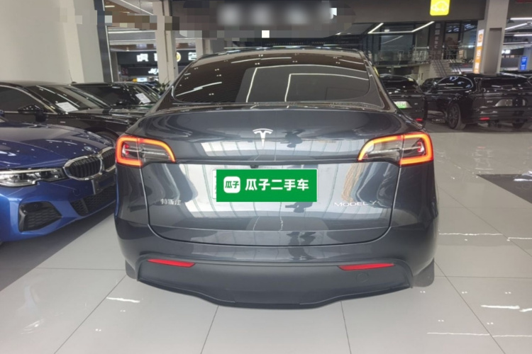 Tesla Model Y 2025 #6 Tesla Model Y 2025 car image #6