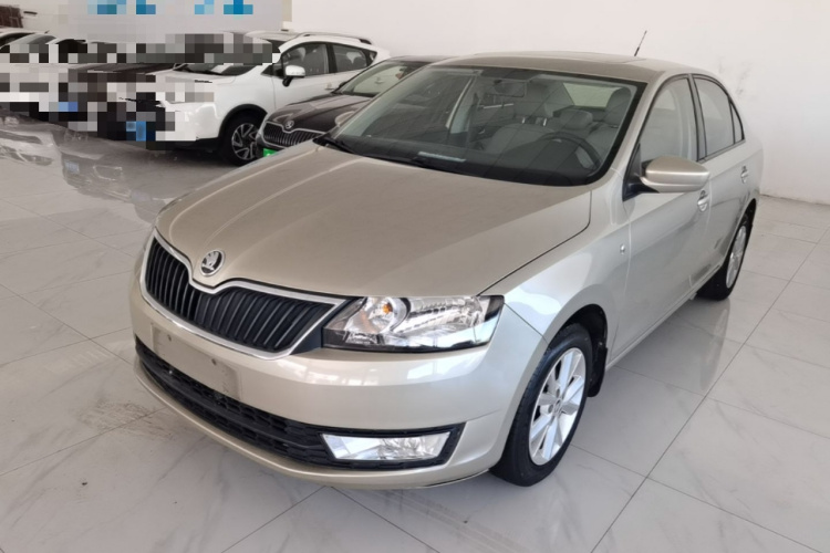 Skoda Rapid 2016 car image #2