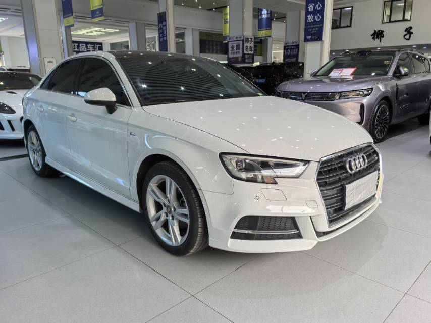 Audi A3 2019 car image #2