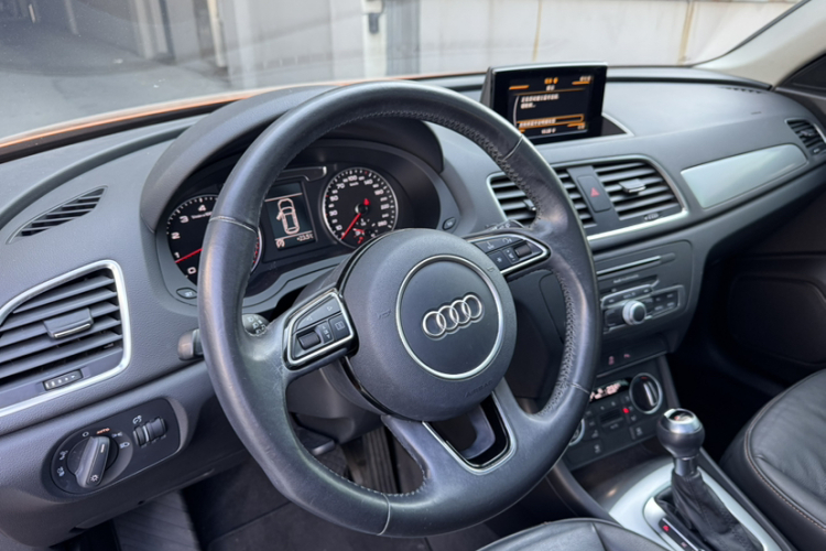Audi Q3 2016 car image #14