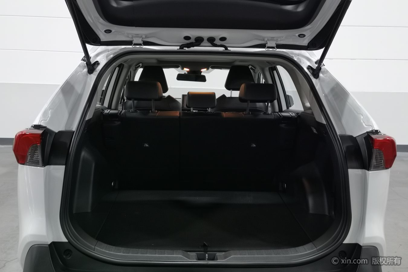 Toyota RAV4 2021 car image #17
