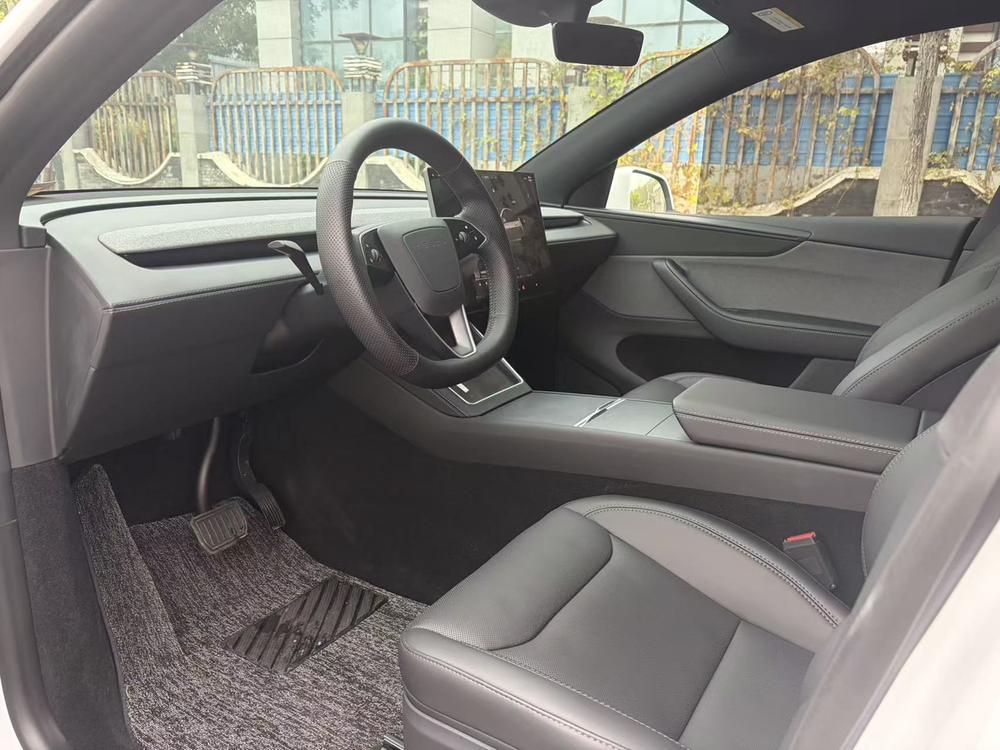 Tesla Model Y 2026 #22 Tesla Model Y 2026 صورة سيارة #22