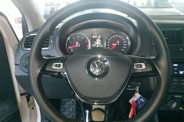 Volkswagen Polo 2017 car image #11