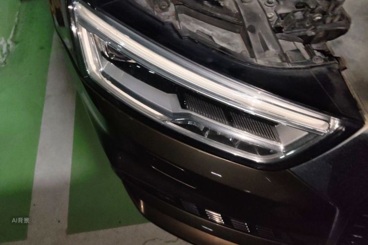 Audi Q3 2019 car image #8